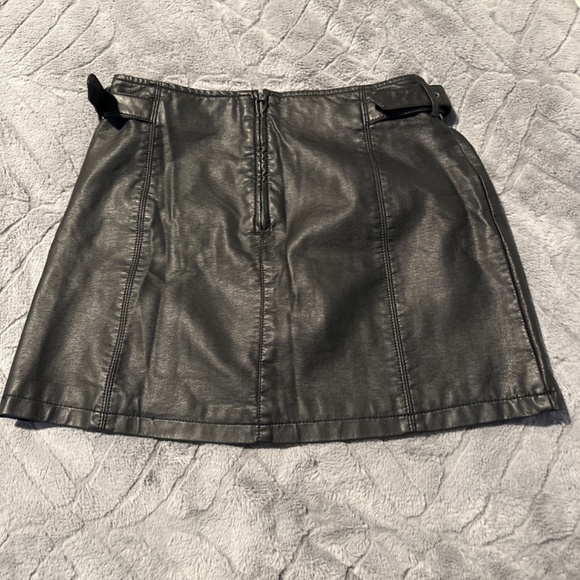 Black beautiful skirt by Free people - Picture 3 of 6